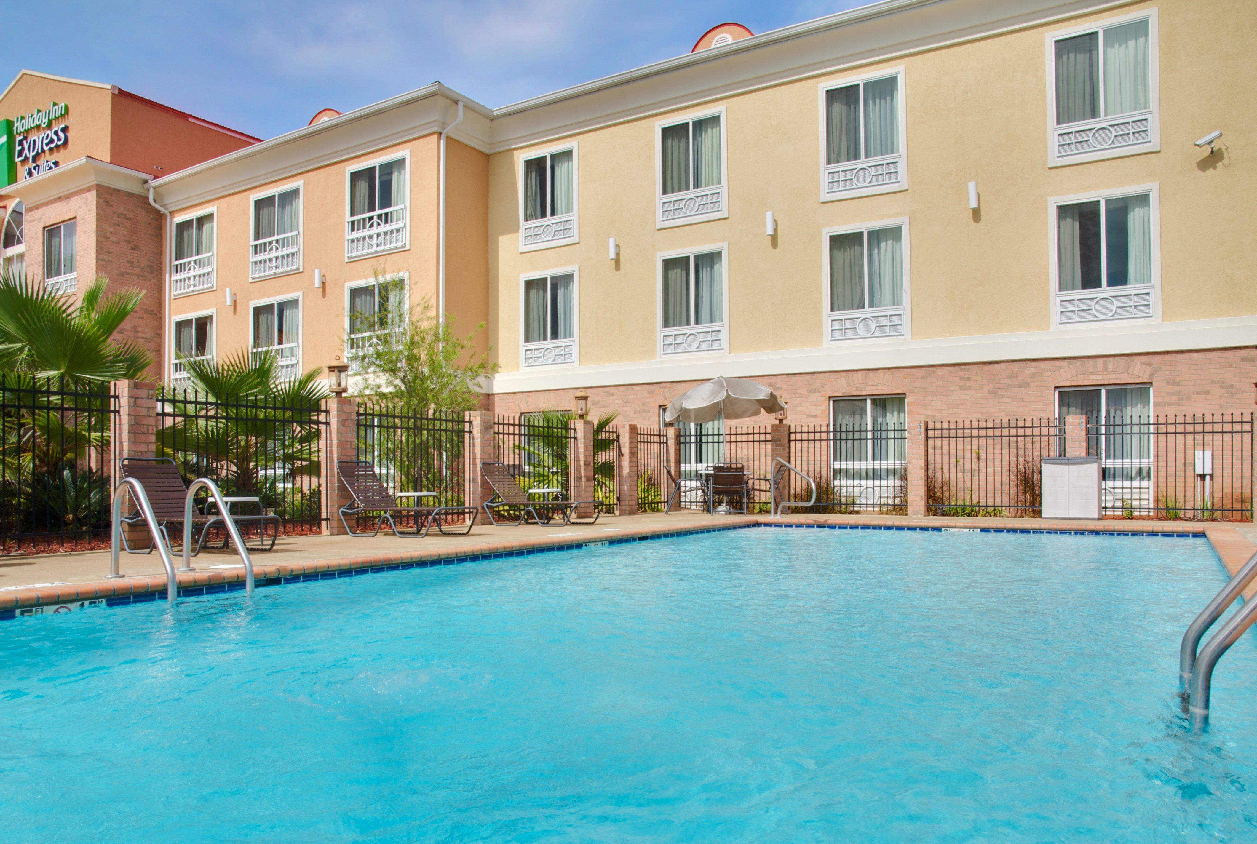 Holiday Inn Express & Suites Alexandria, An Ihg Hotel Exterior foto