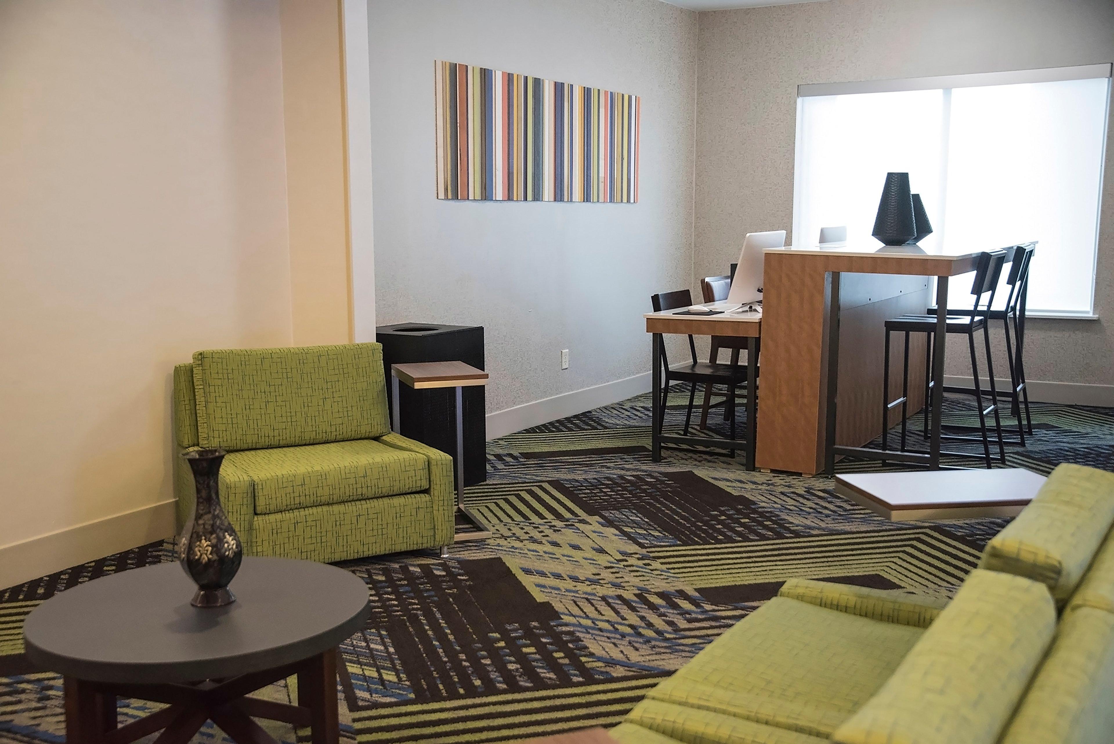 Holiday Inn Express & Suites Alexandria, An Ihg Hotel Exterior foto