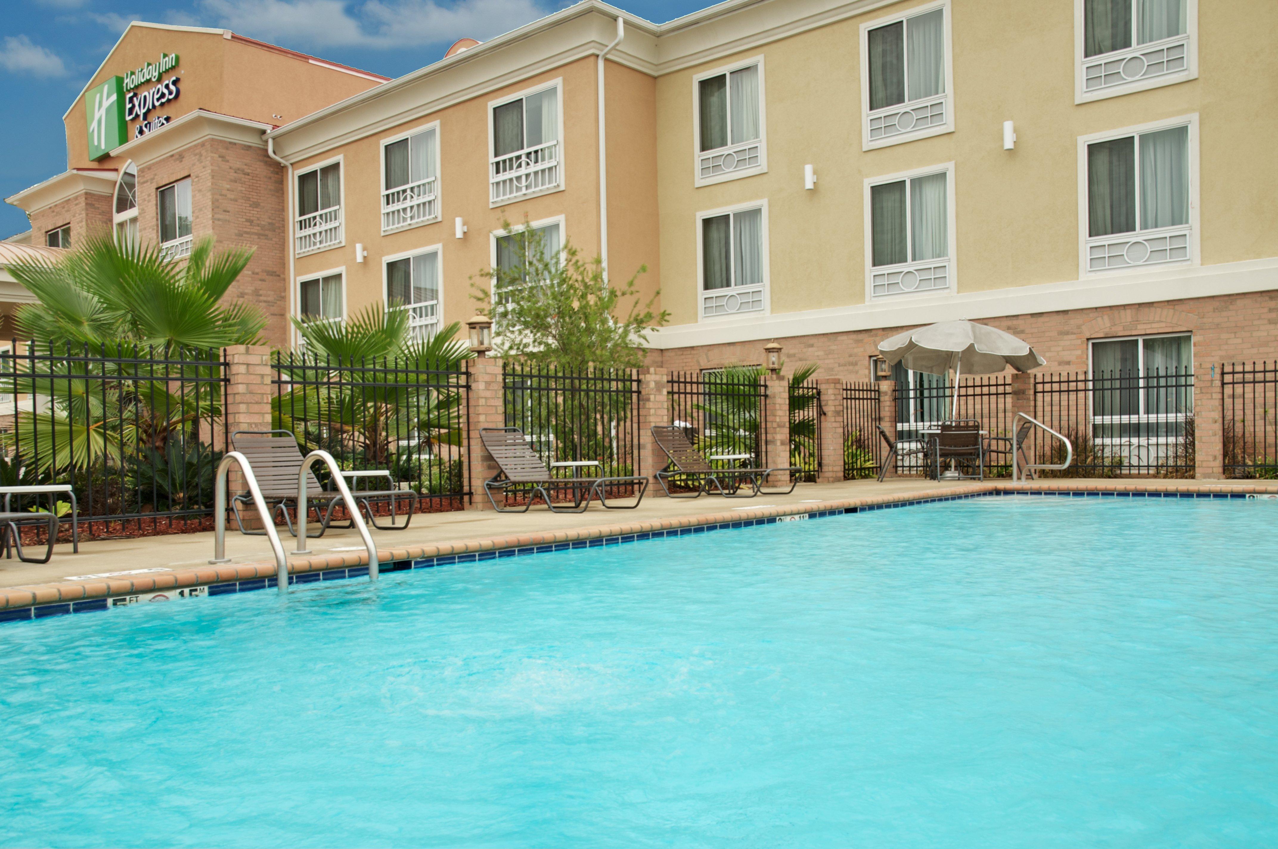 Holiday Inn Express & Suites Alexandria, An Ihg Hotel Exterior foto